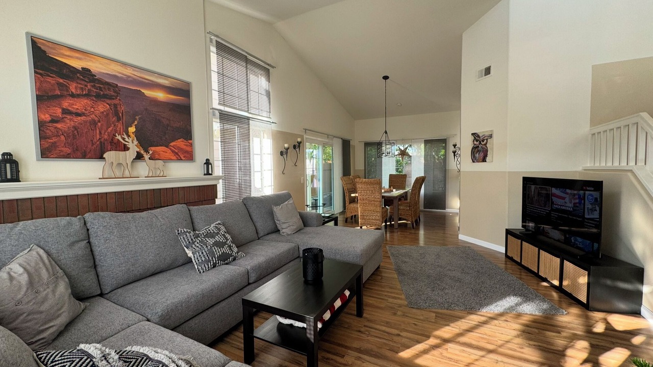 Photo of Livingroom in Tustin