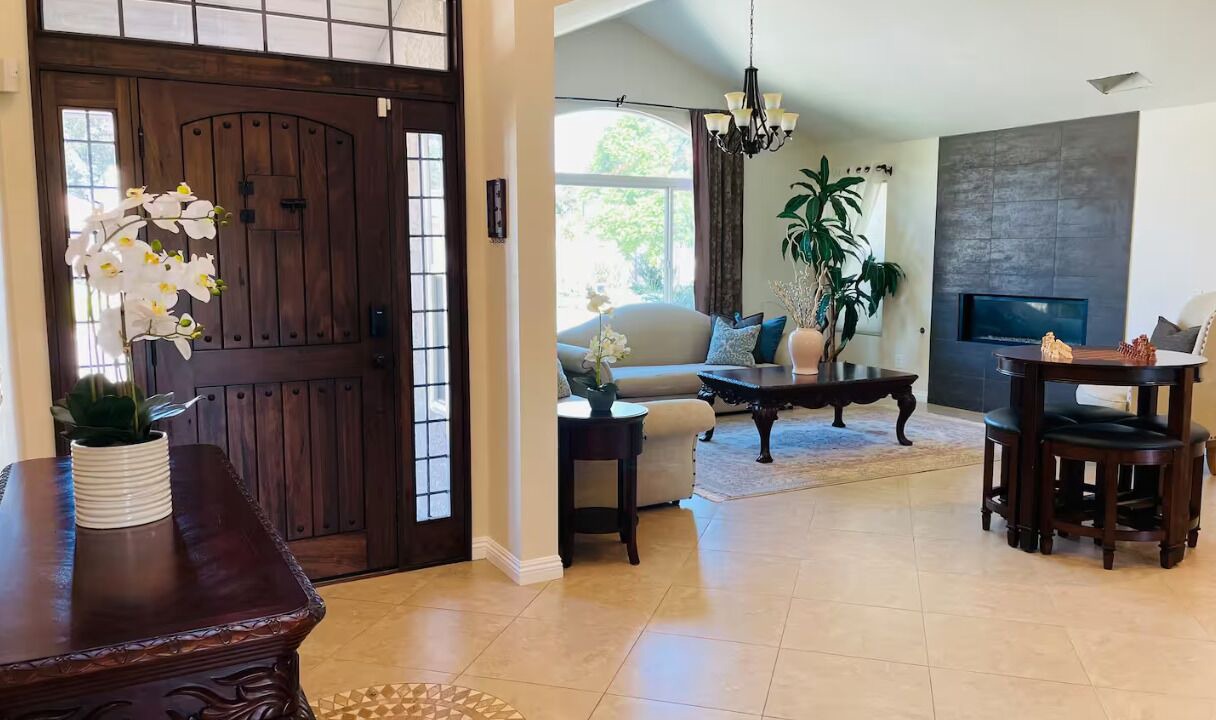 Photo of Livingroom in Midway