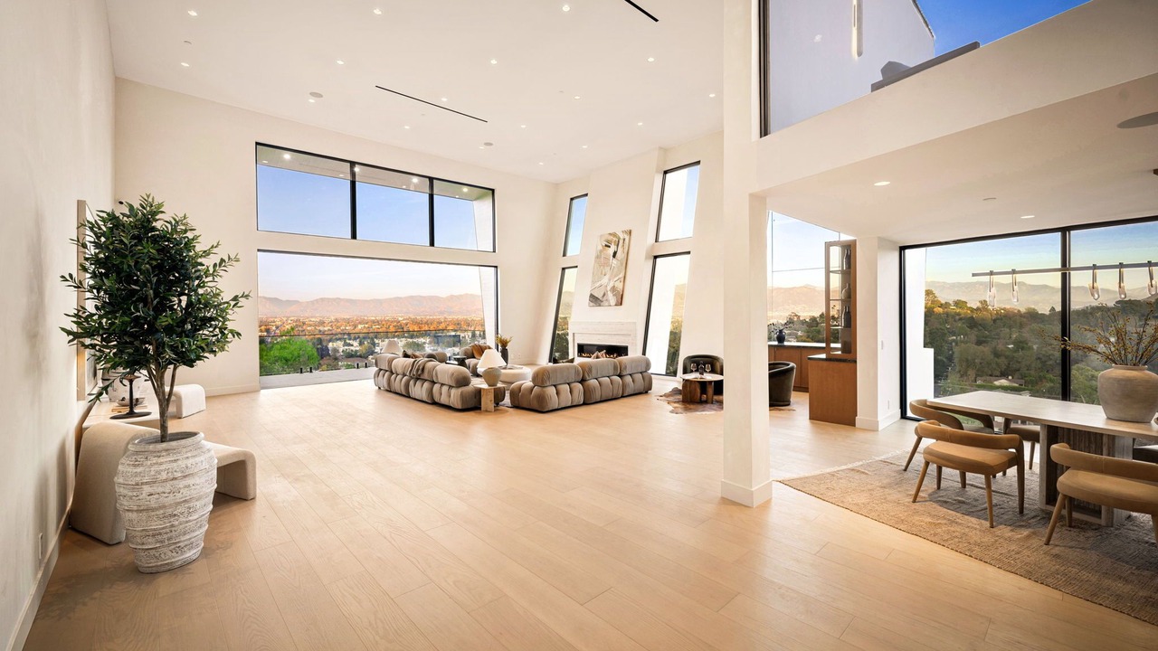 Photo of Others in Hollywood Hills