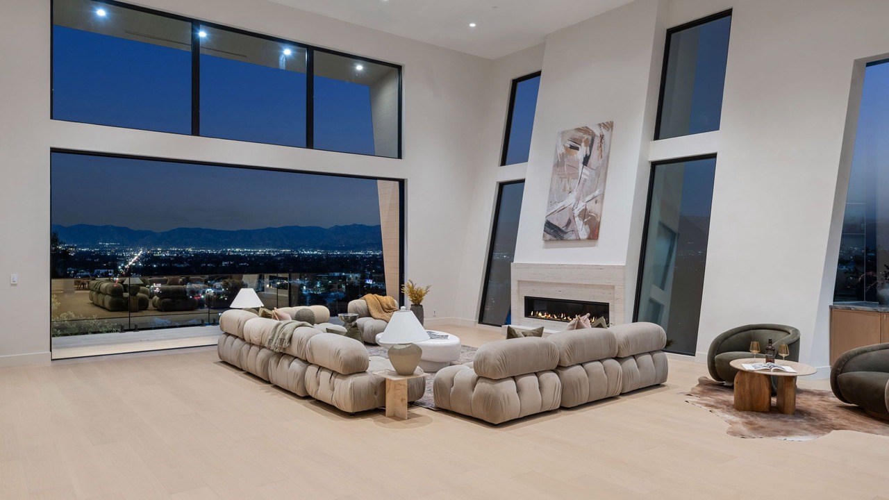 Photo of Others in Hollywood Hills