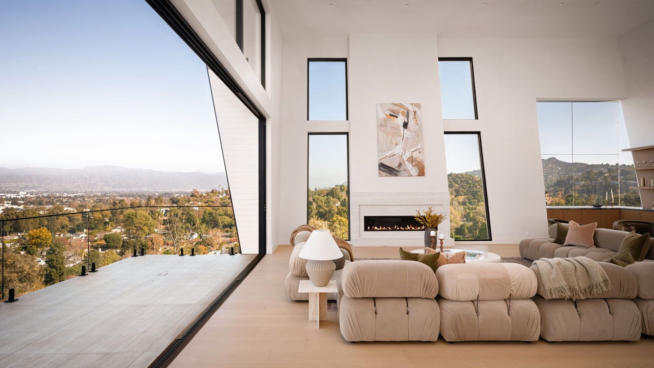Photo of Others in Hollywood Hills