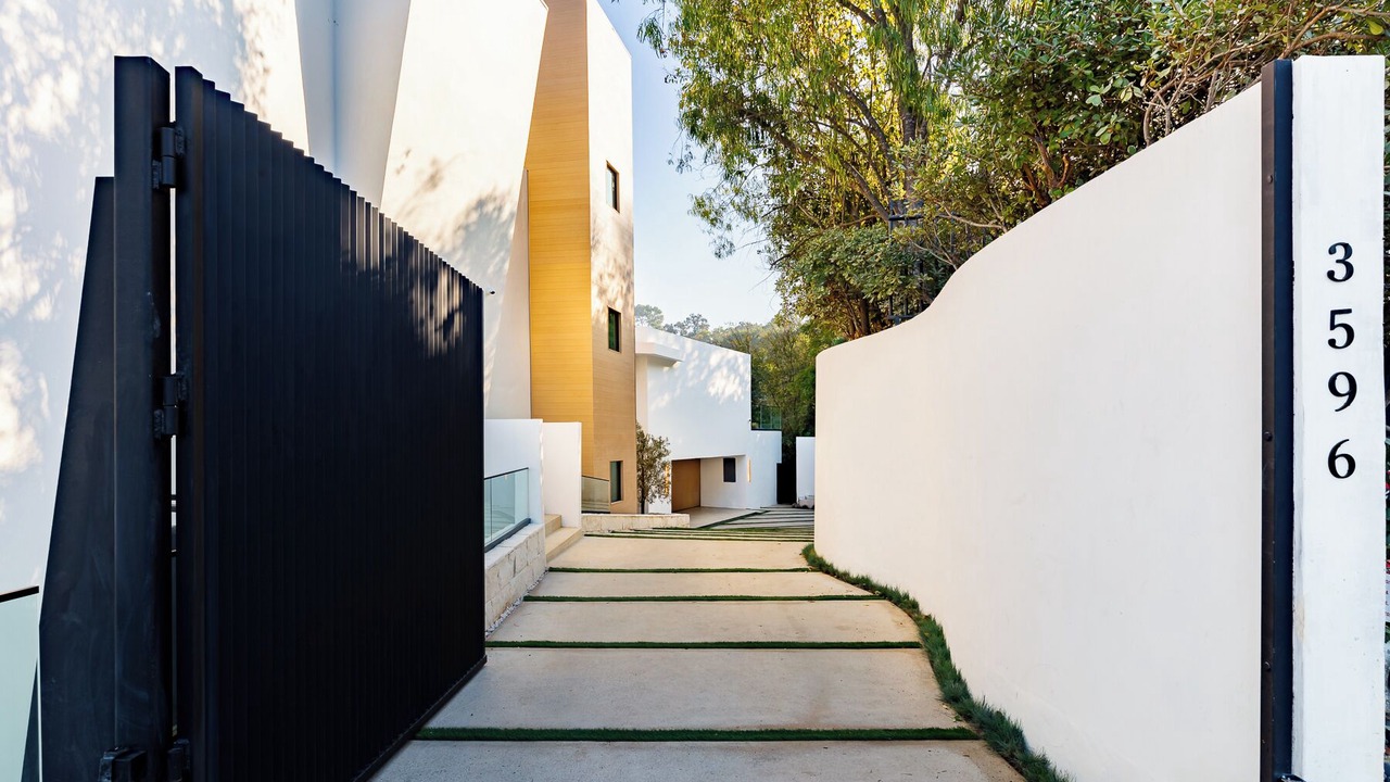 Photo of Outdoor in Hollywood Hills