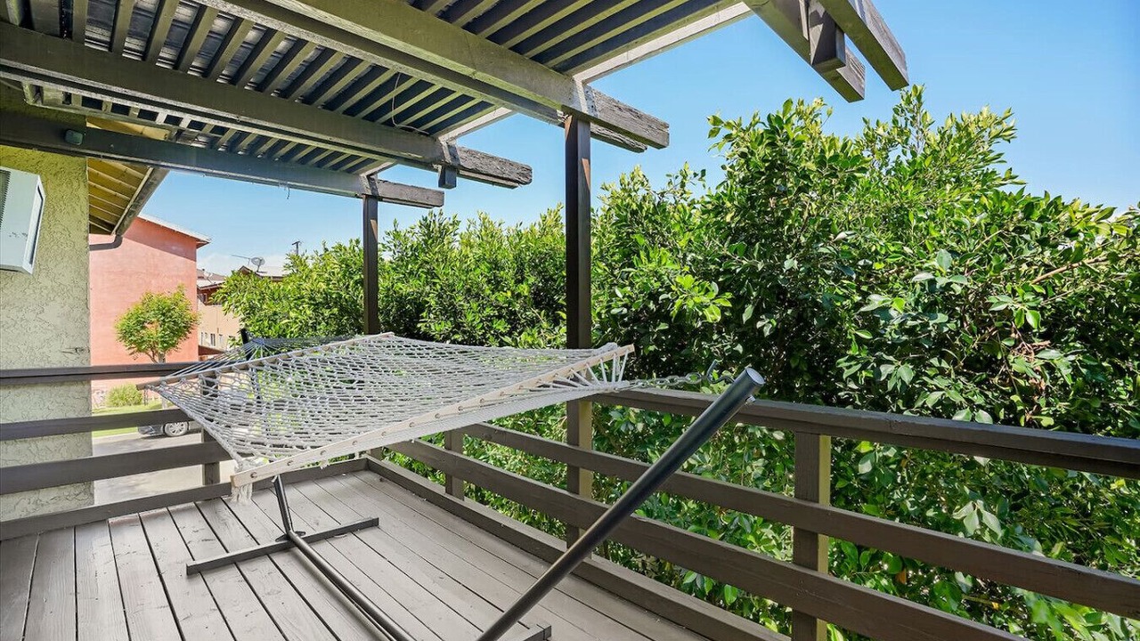 Photo of Patio Balcony in North Long Beach