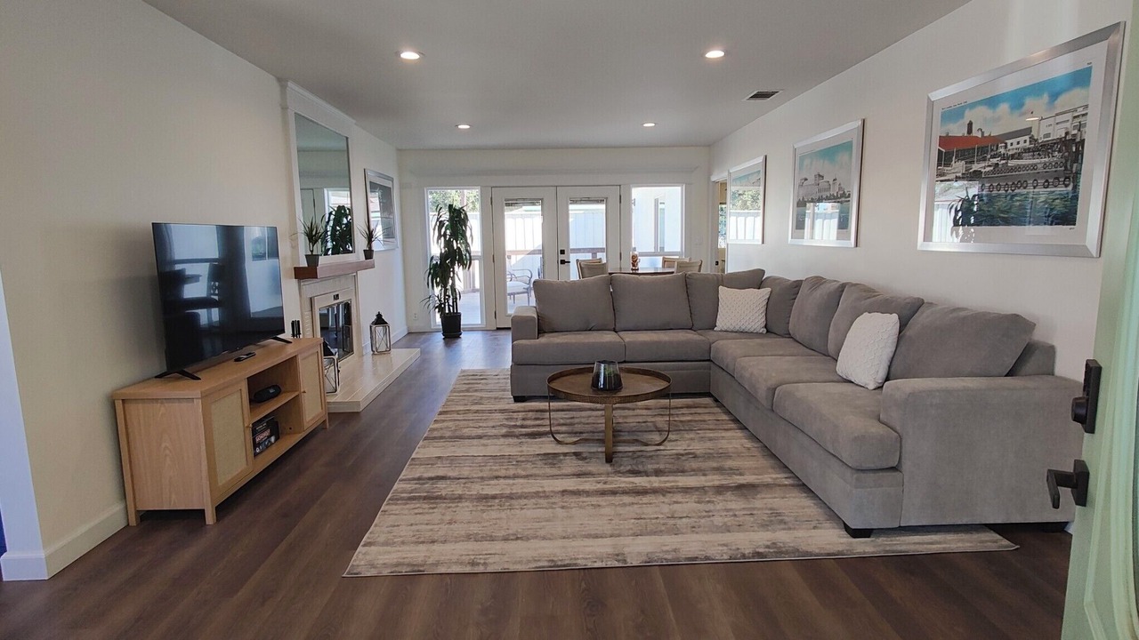 Photo of Livingroom in South Wrigley
