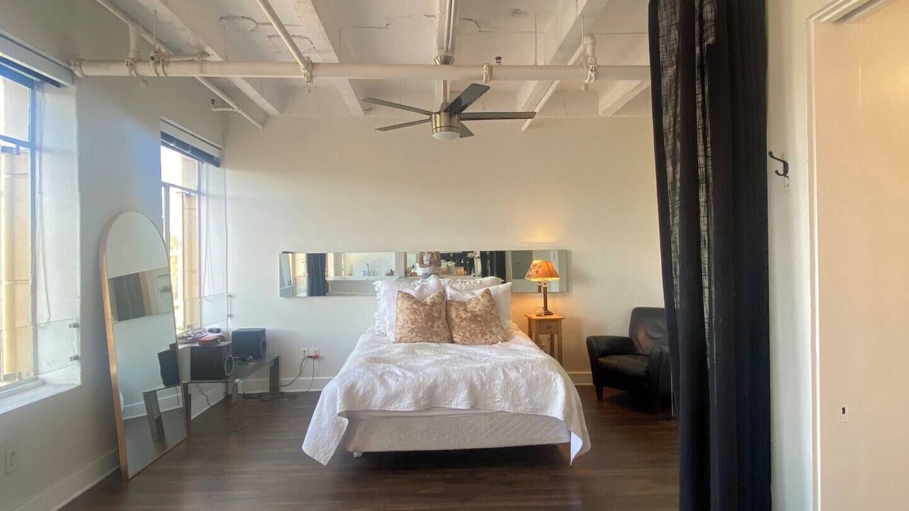 Photo of Bedroom in Hollywood