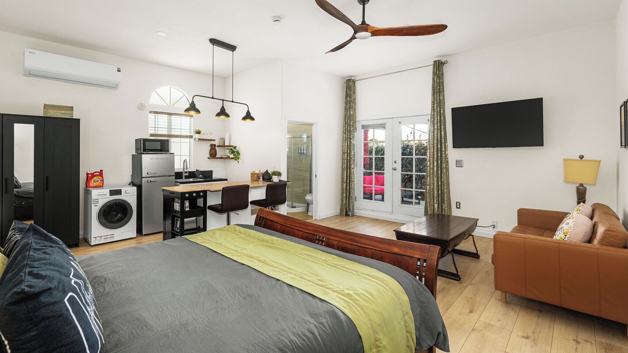 Photo of Bedroom in Orange