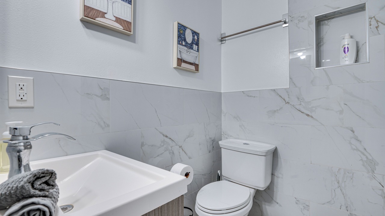 Photo of Bathroom in East Los Angeles