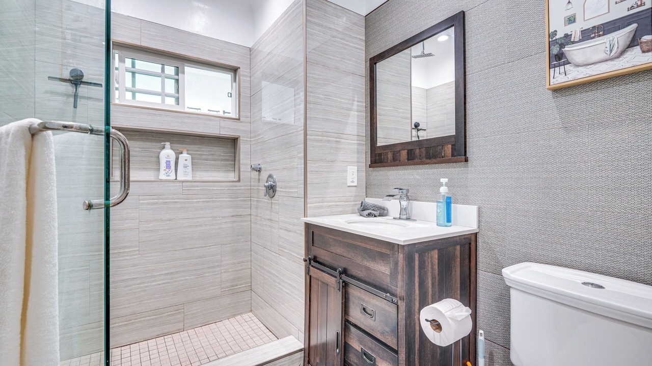 Photo of Bathroom in East Los Angeles