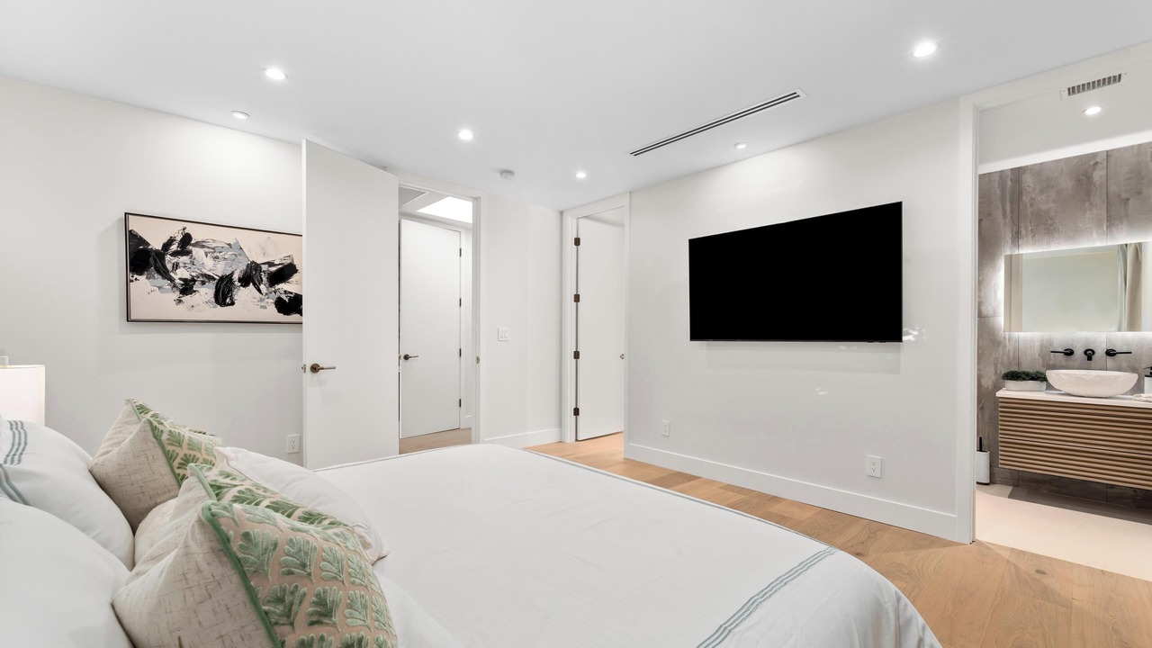 Photo of Bedroom in Beverly Grove