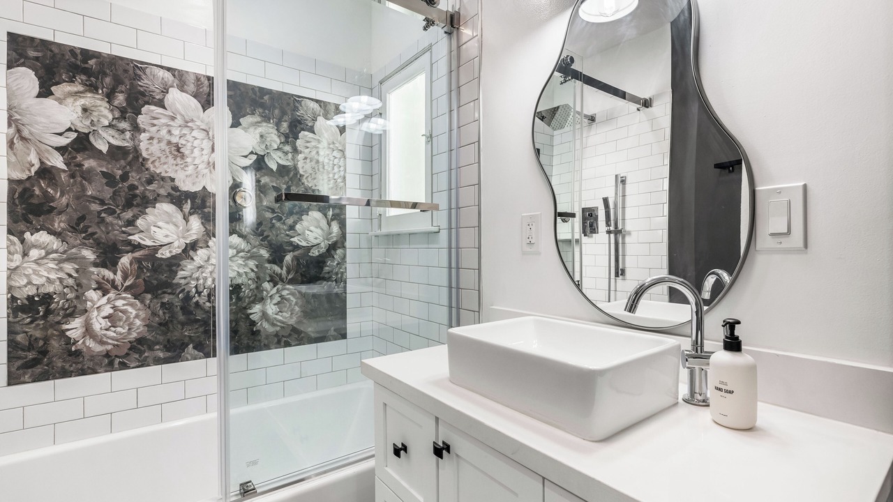 Photo of Bathroom in Hollywood