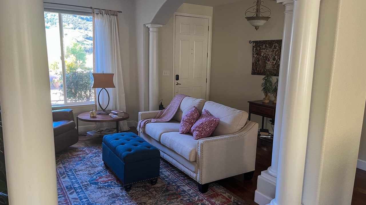 Photo of Livingroom in King City
