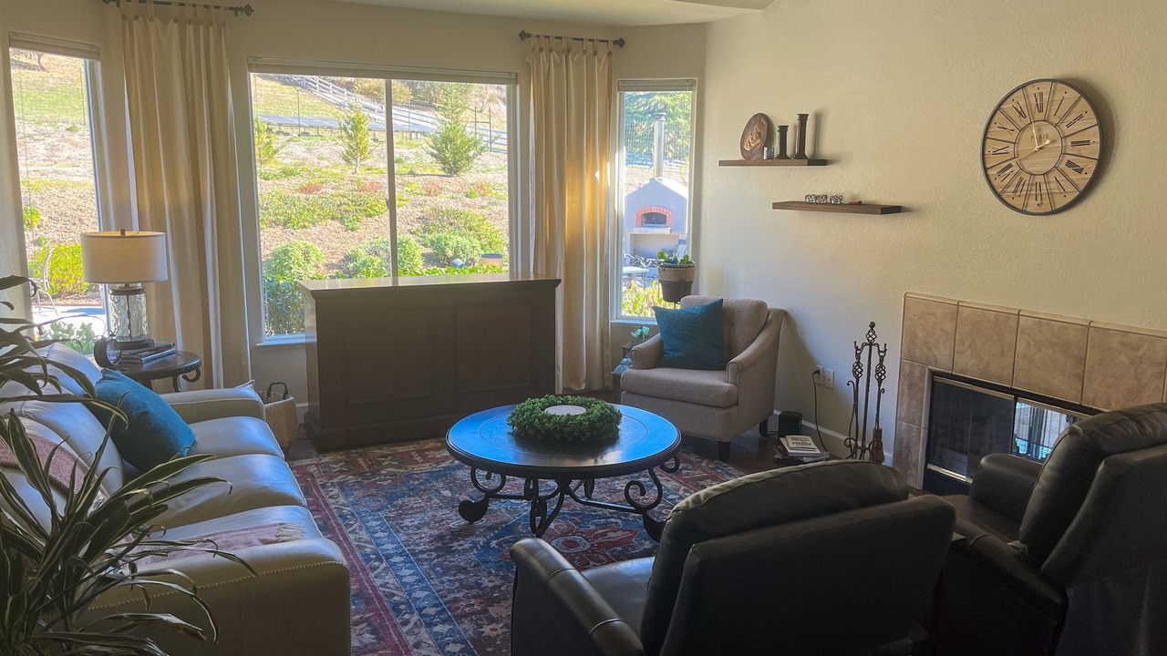 Photo of Livingroom in King City
