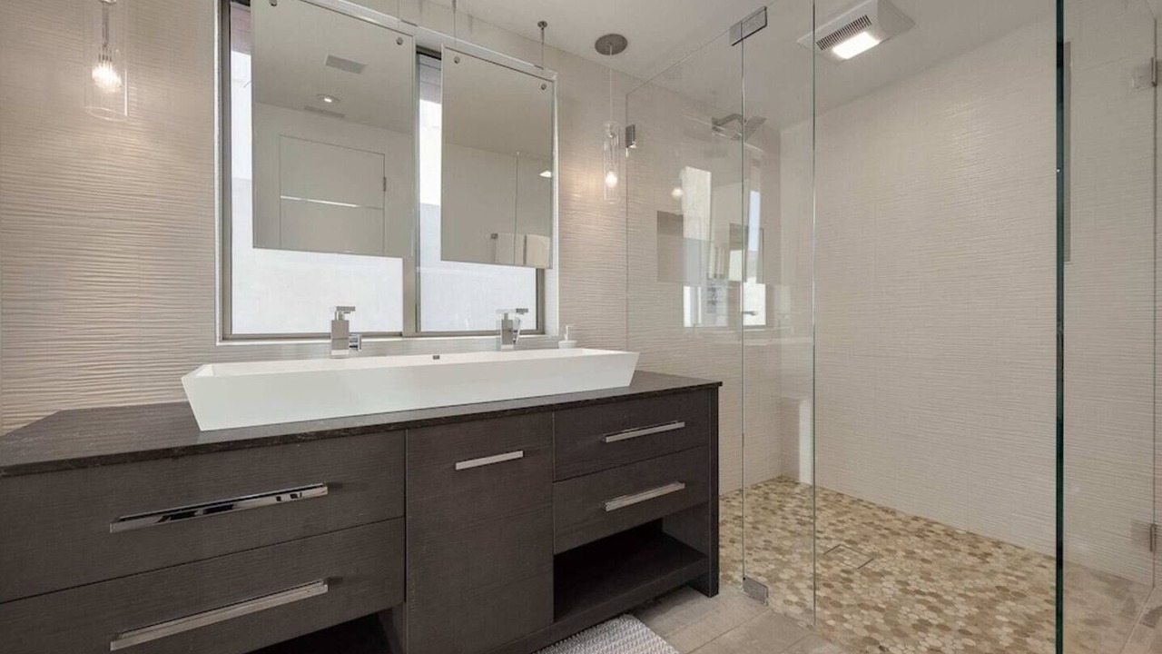 Photo of Bathroom in Olde Solana Beach