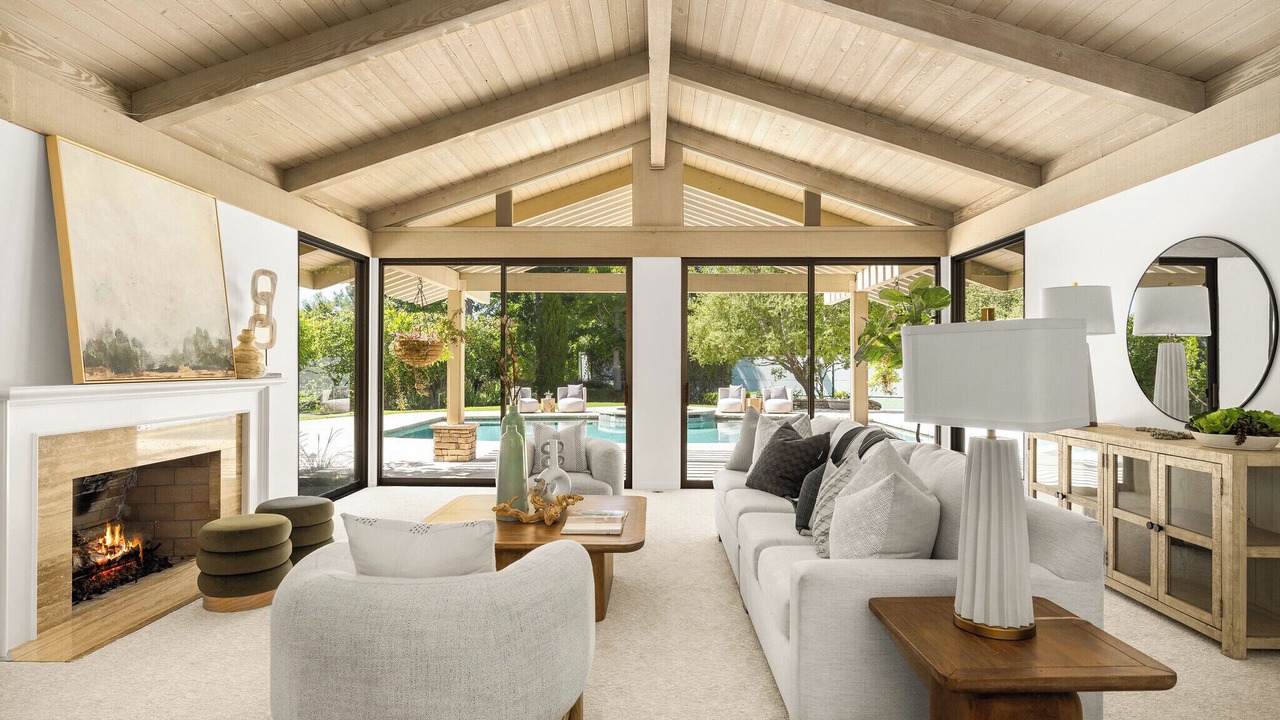 Photo of Livingroom in North Tustin
