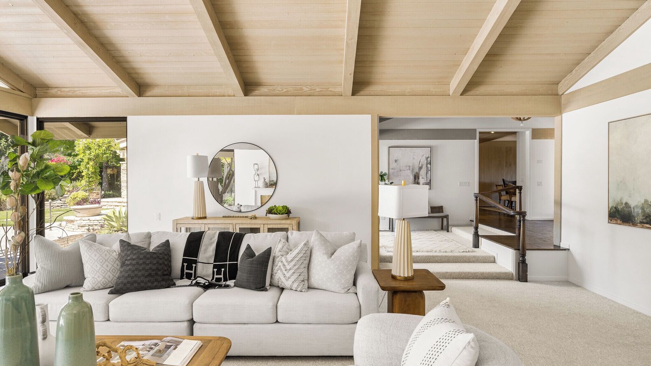 Photo of Livingroom in North Tustin