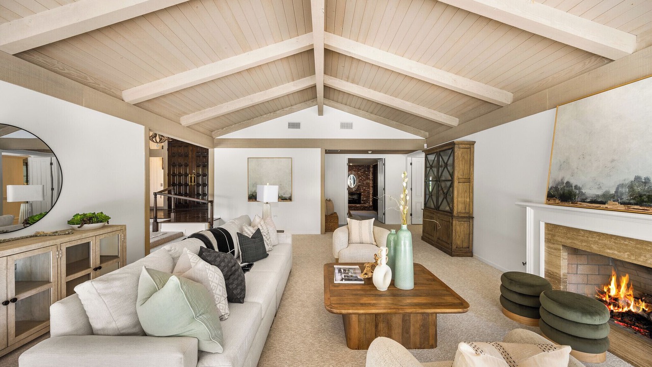 Photo of Livingroom in North Tustin