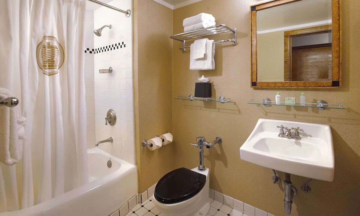 Photo of Bathroom in Harbor