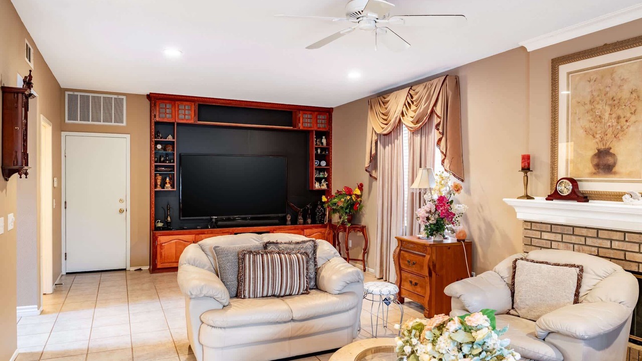 Photo of Livingroom in Rancho Santa Margarita