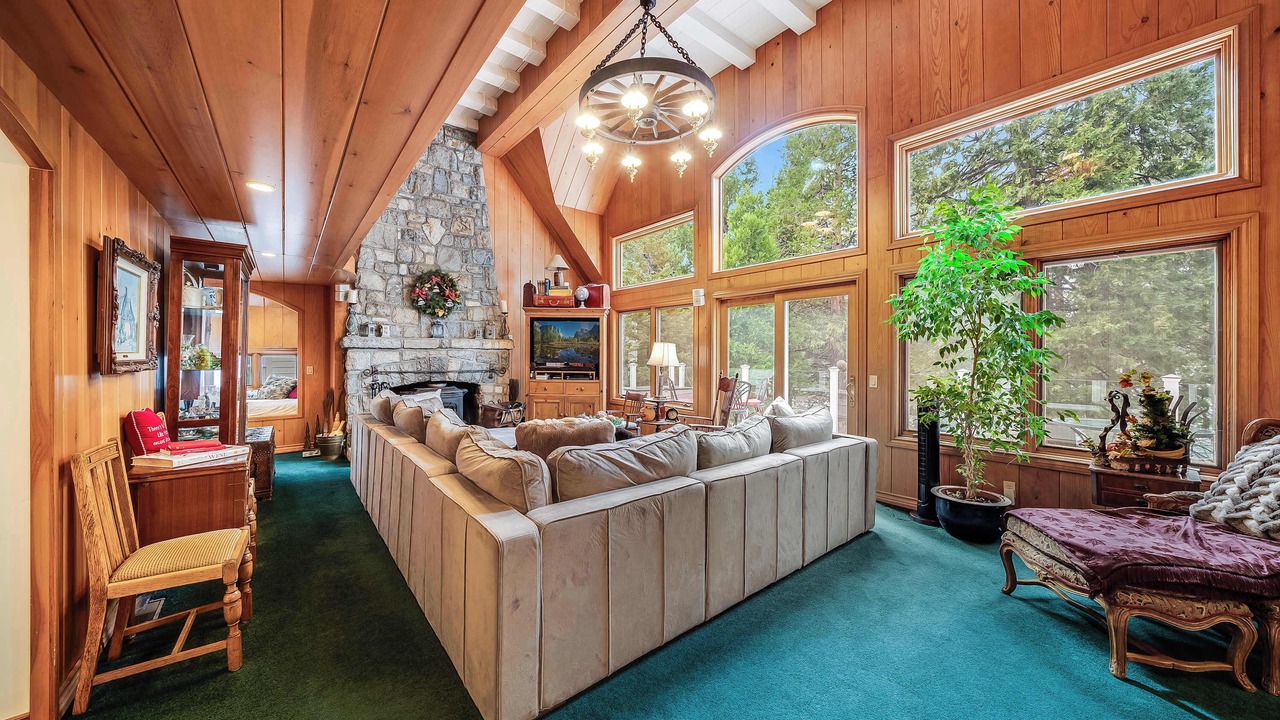 Photo of Livingroom in Cedar Glen