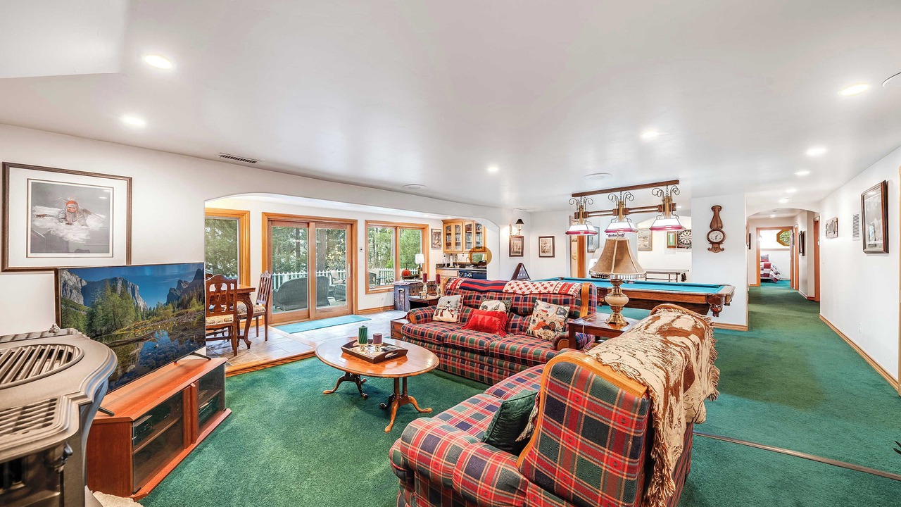 Photo of Livingroom in Cedar Glen
