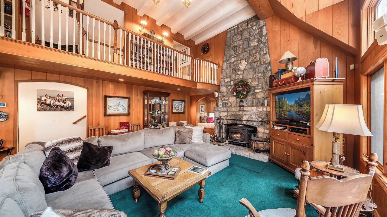 Photo of Livingroom in Cedar Glen