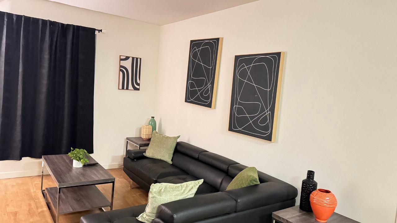 Photo of Livingroom in Downtown