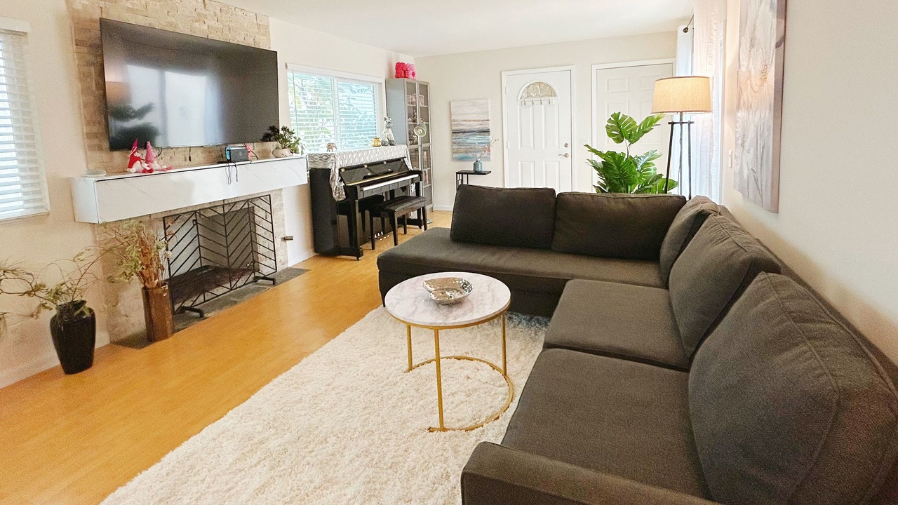 Photo of Livingroom in Fullerton