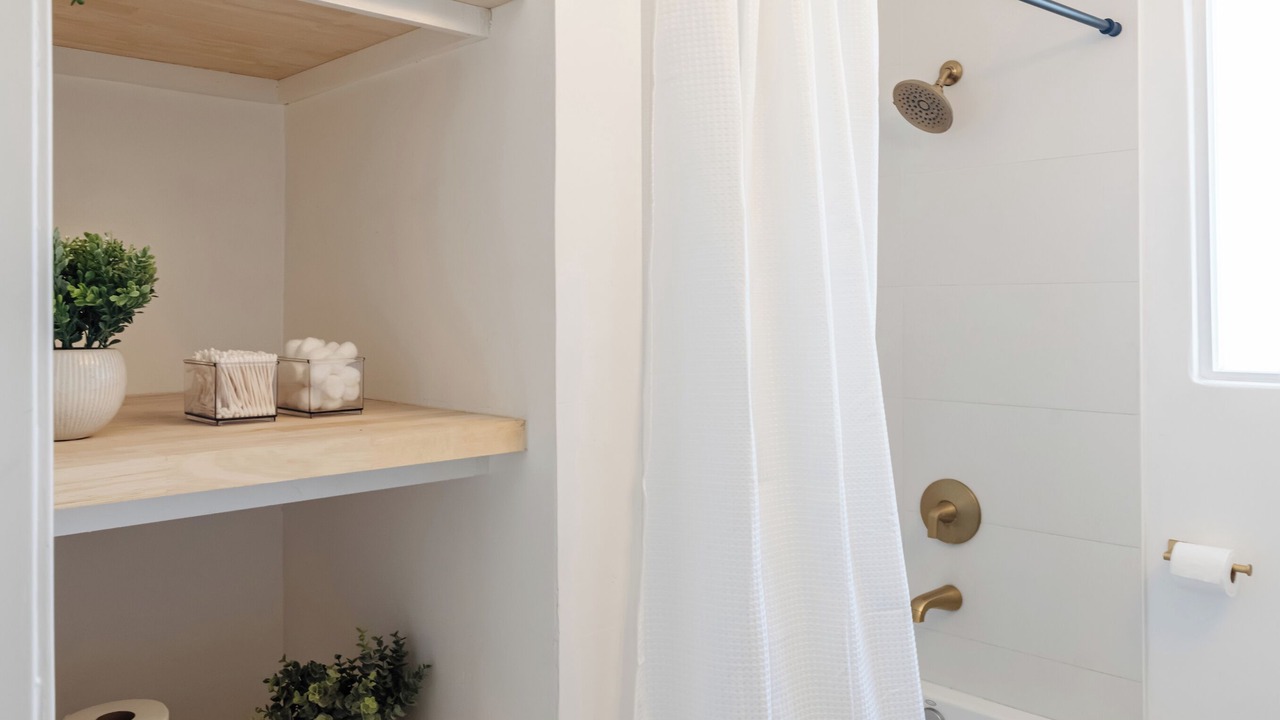 Photo of Bathroom in Lawndale