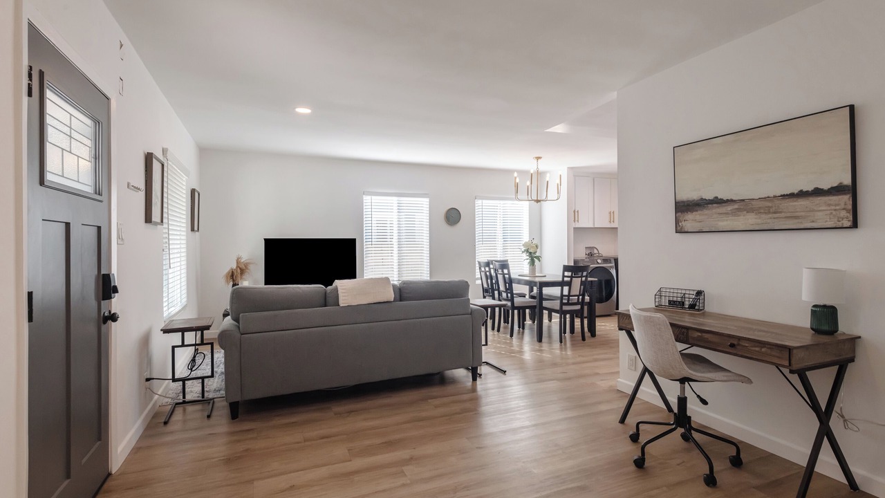 Photo of Livingroom in Lawndale