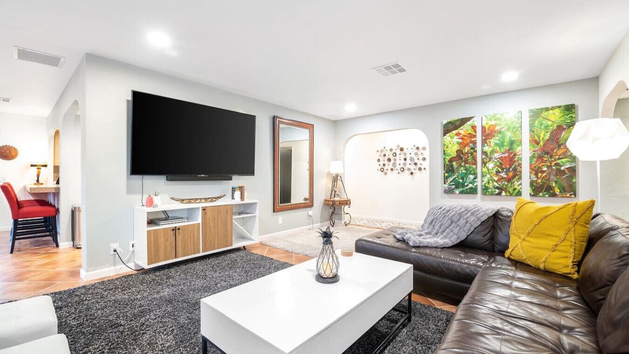 Photo of Livingroom in Desert Park Estates
