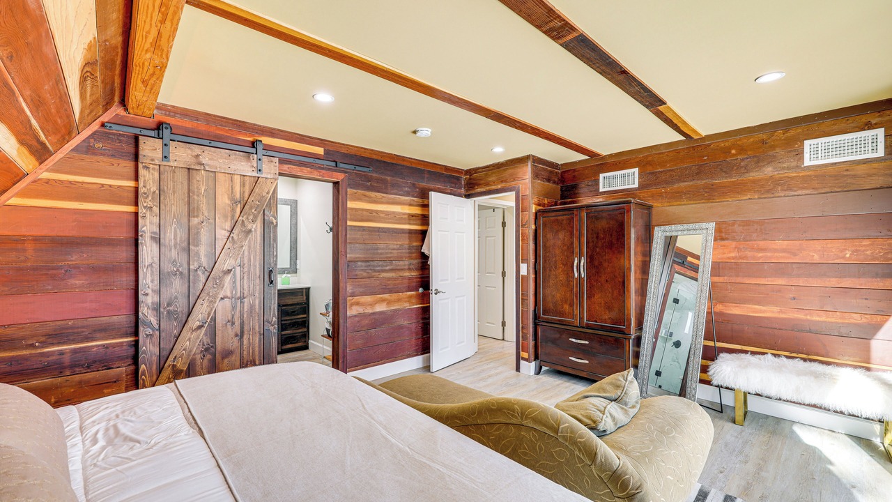 Photo of Bedroom in Wrightwood