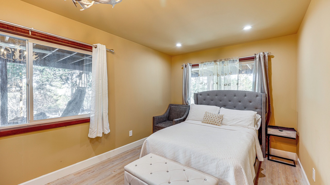 Photo of Bedroom in Wrightwood