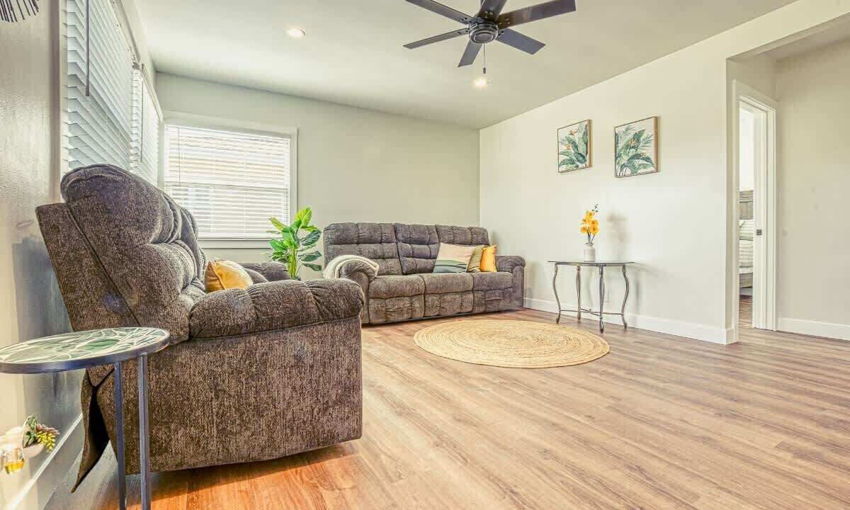 Photo of Livingroom in Harbor Gateway South