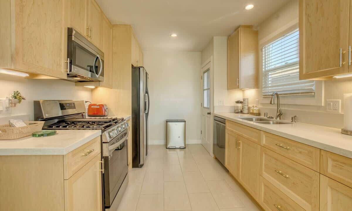 Photo of Kitchen in Harbor Gateway South