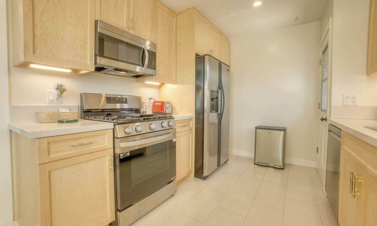 Photo of Kitchen in Harbor Gateway South