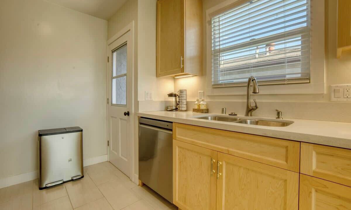 Photo of Kitchen in Harbor Gateway South
