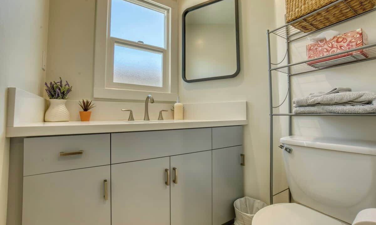 Photo of Bathroom in Harbor Gateway South