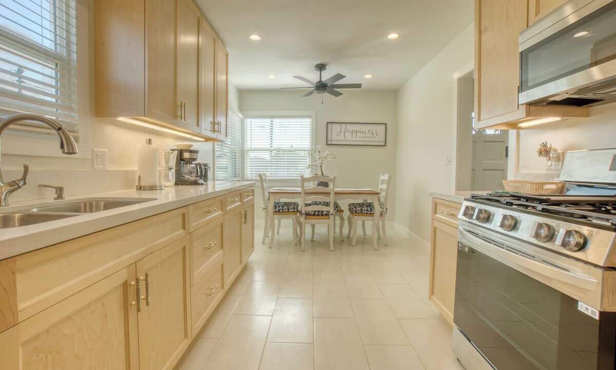 Photo of Kitchen in Harbor Gateway South