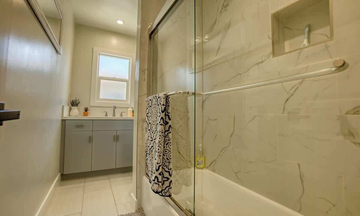 Photo of Bathroom in Harbor Gateway South
