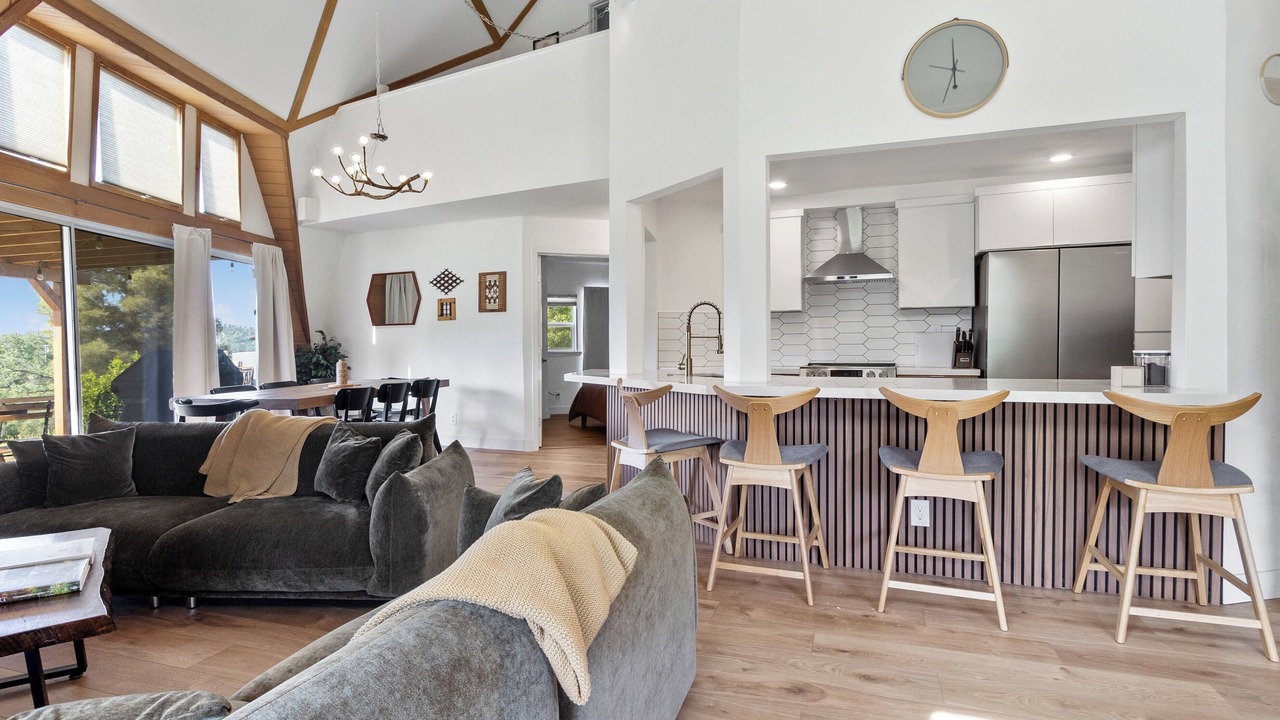 Photo of Livingroom in Yosemite Lakes