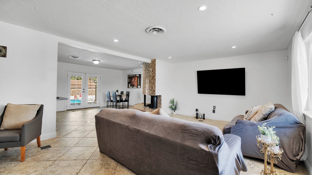 Photo of Livingroom in Victorville