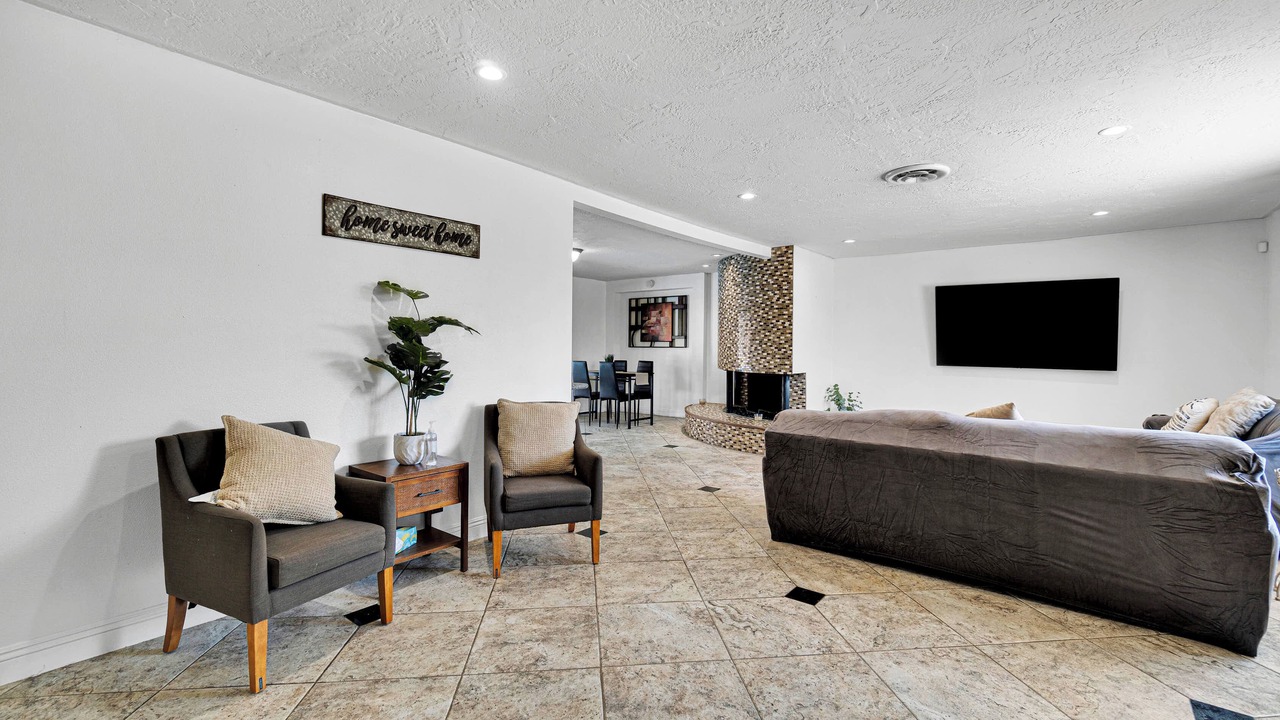 Photo of Livingroom in Victorville