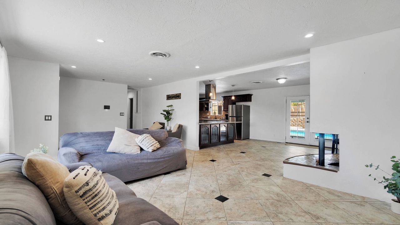 Photo of Livingroom in Victorville