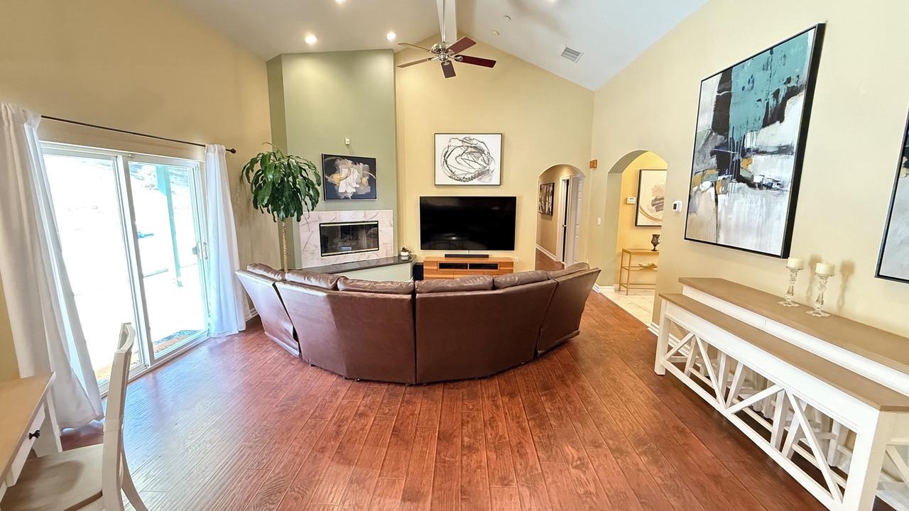 Photo of Livingroom in La Sierra Hills