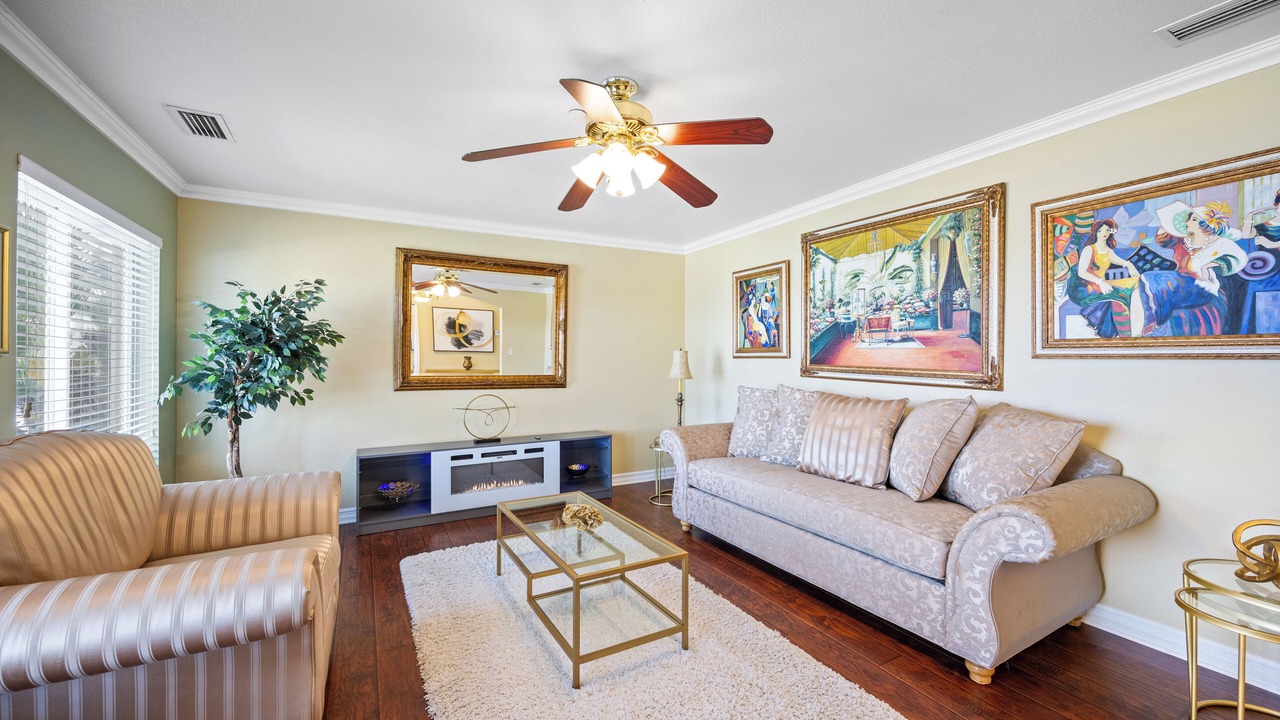 Photo of Livingroom in La Sierra Hills
