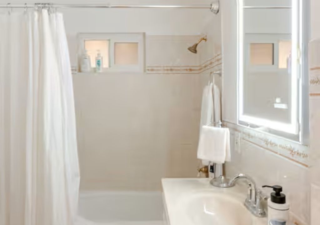 Photo of Bathroom in North Hollywood
