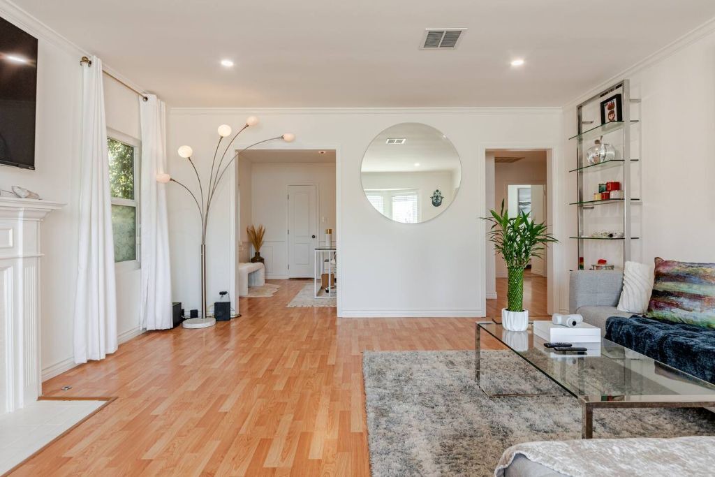 Photo of Livingroom in North Hollywood