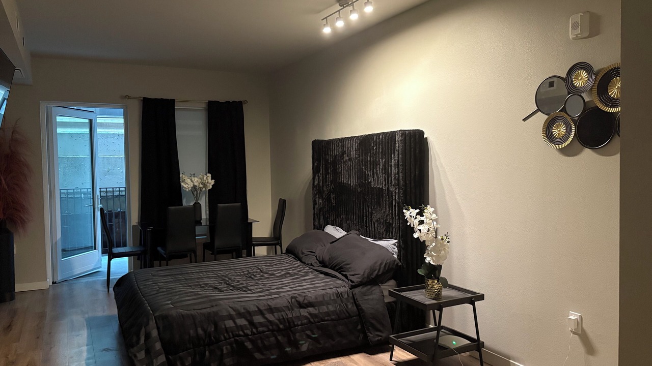 Photo of Bedroom in Downtown Oakland