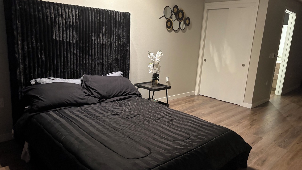 Photo of Bedroom in Downtown Oakland