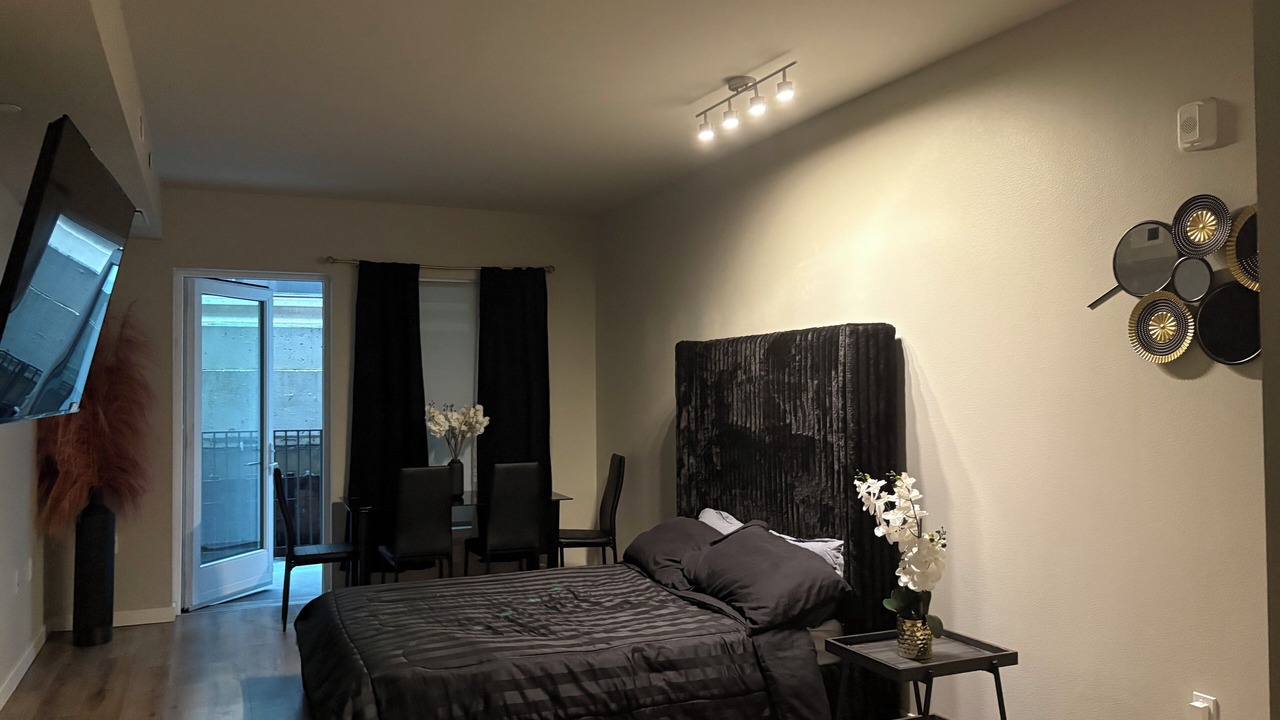 Photo of Bedroom in Downtown Oakland